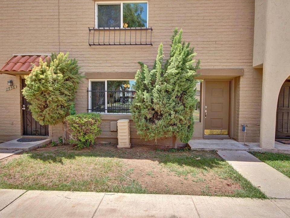 1st image of 2952 E Clarendon Ave