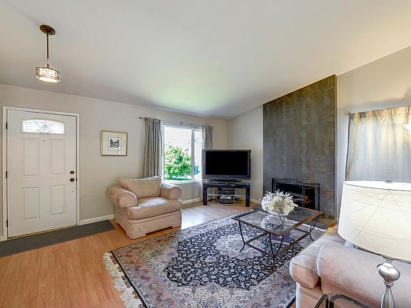 5th image of 1006 Pebblecreek Ct