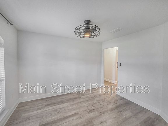 5th image of 4839 Legacy St