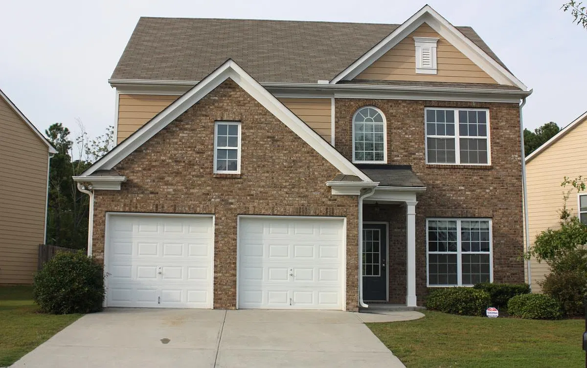 4 bed, 2.5 bath, 2000 sqft, $2,150 — Photo 1