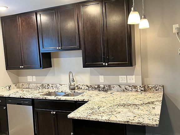 5th image of 2208 Jefferson Ave APT 14