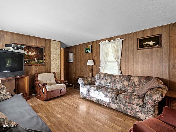 4th image of 676 Sea Wind Court SW