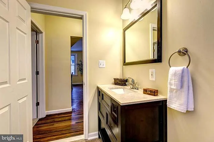 2305 Hamilton Ave — Photo 6