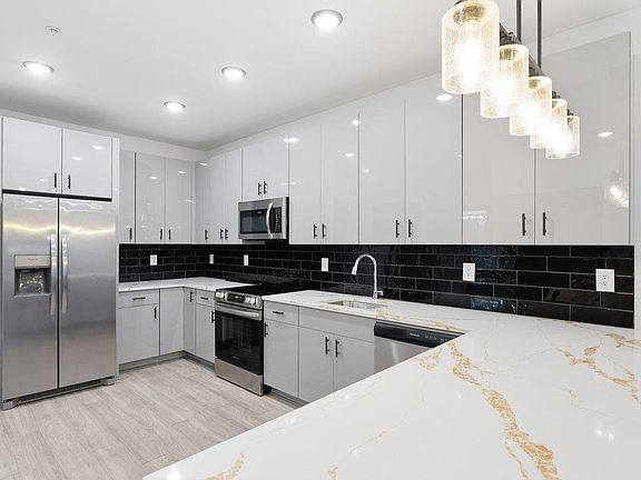 3rd image of 531 32nd St #404