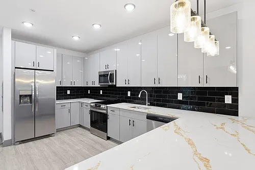 531 32nd St #204 Photo 1