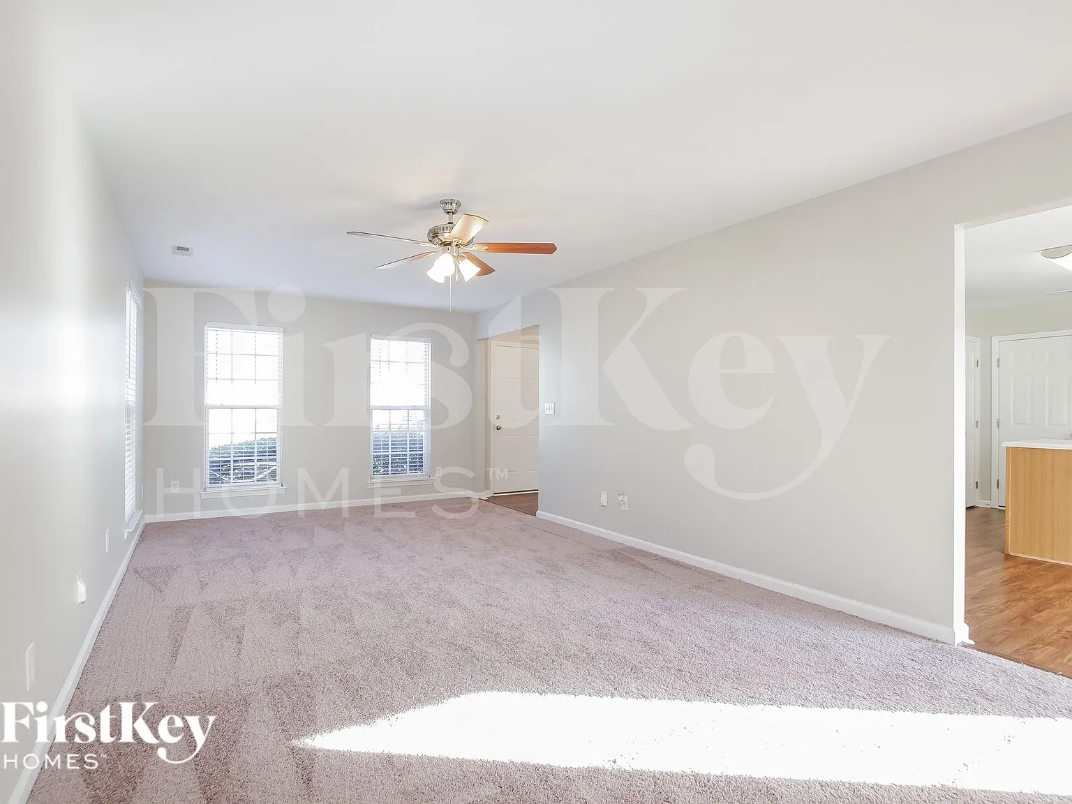 4 bed, 2.5 bath, 1919 sqft, $2,100 — Photo 2
