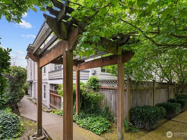 10549 Stone Ave N #303, Seattle, WA 98133