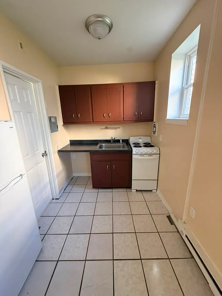 Studio, $1,100 — Photo 4
