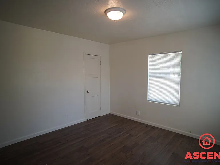2119 Watson St — Photo 3