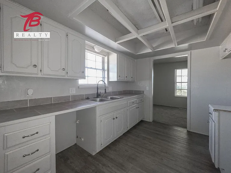 6811 Lyrewood Ln — Photo 36