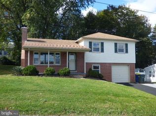 22 Circle Dr, York, PA 17402