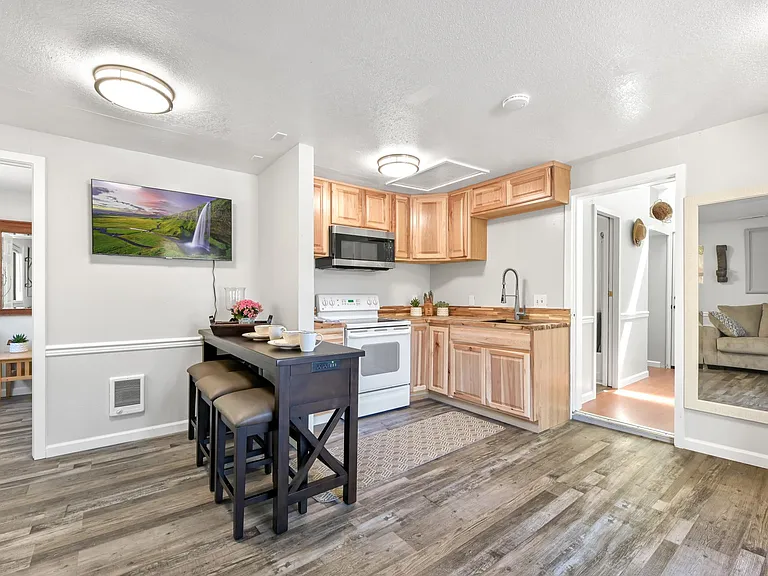 2134 Postal Ave #3C — Photo 5