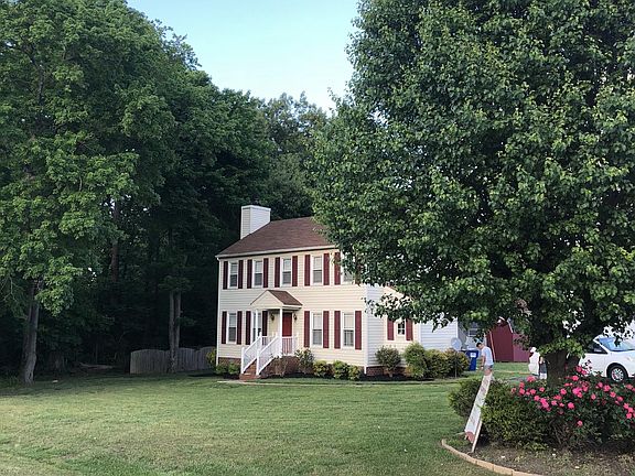 Street view / front yard