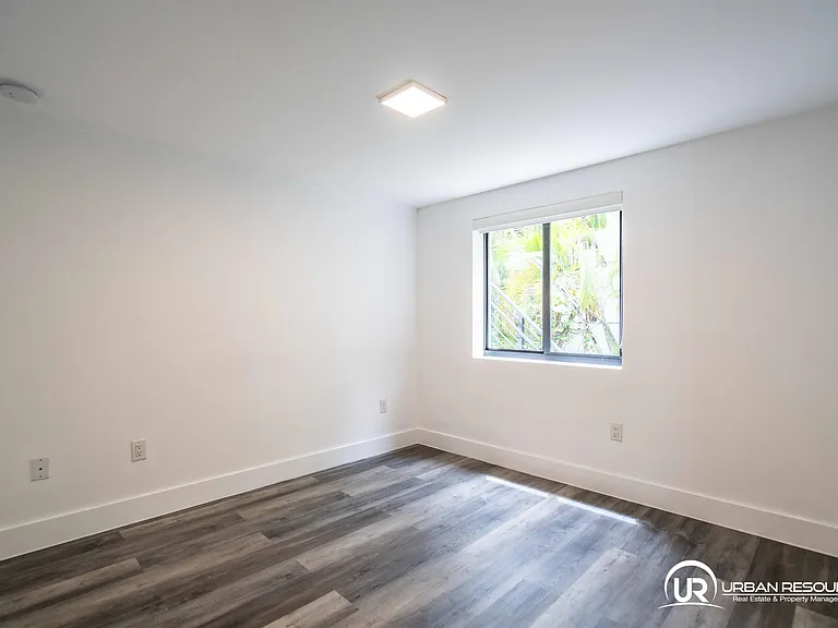 1985 Bay Dr #107 — Photo 13
