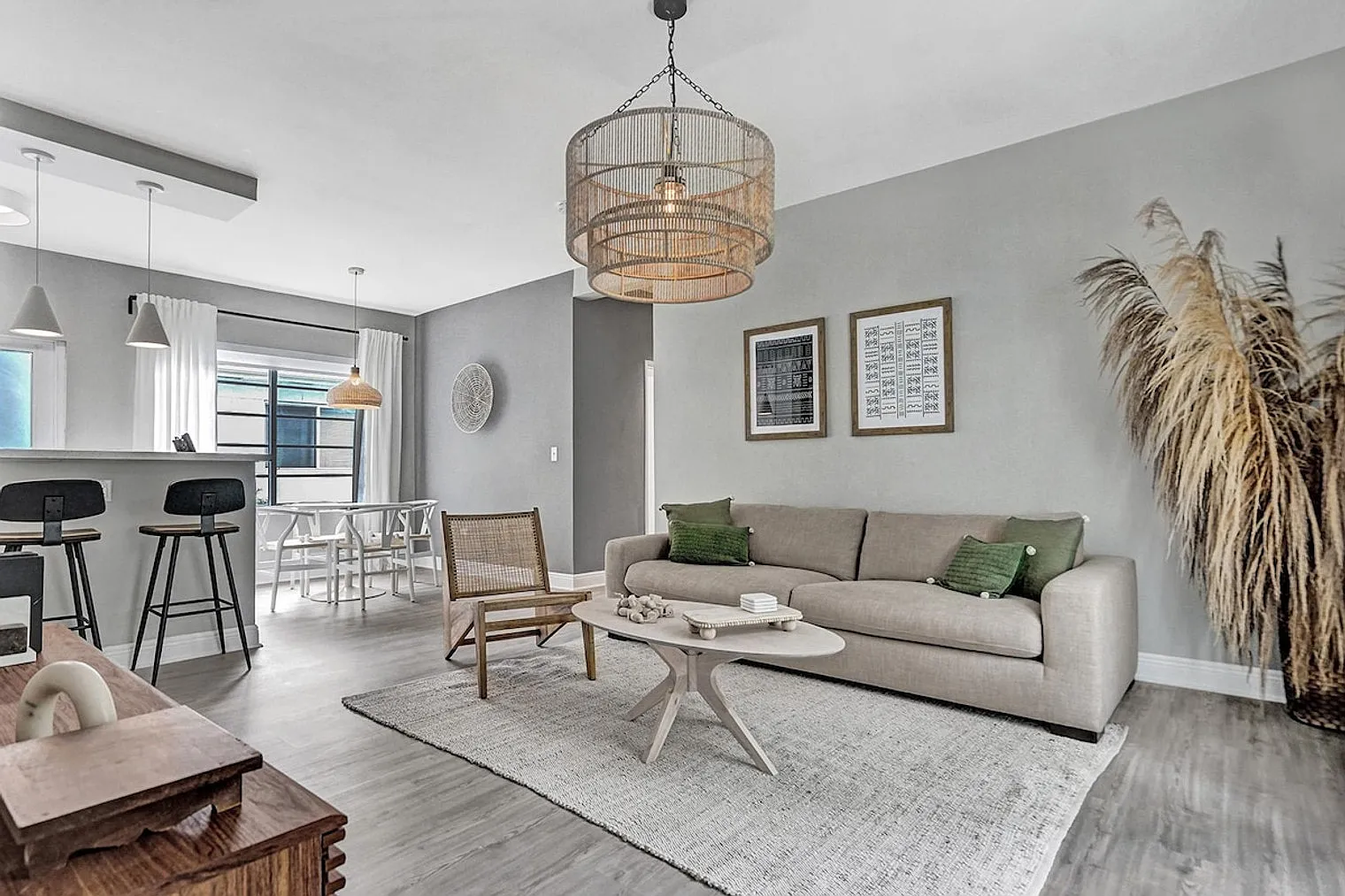 2 bed, 2.0 bath, 904 sqft, $9,597 — Photo 2