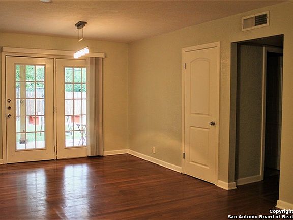 3rd image of 439 Springwood Ln