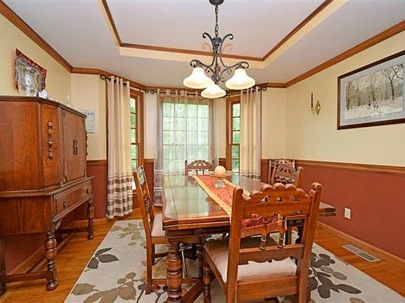 5th image of 1553 Greenlawn Way