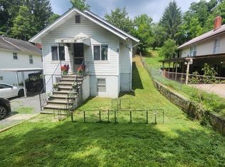 331 Valley Rd, Sophia, WV 25921