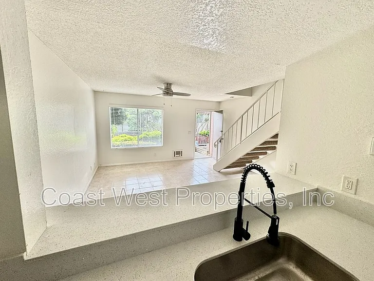 129 Jupiter St E — Photo 4