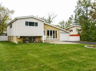 226 Valerie Ct, Glenview, IL 60025