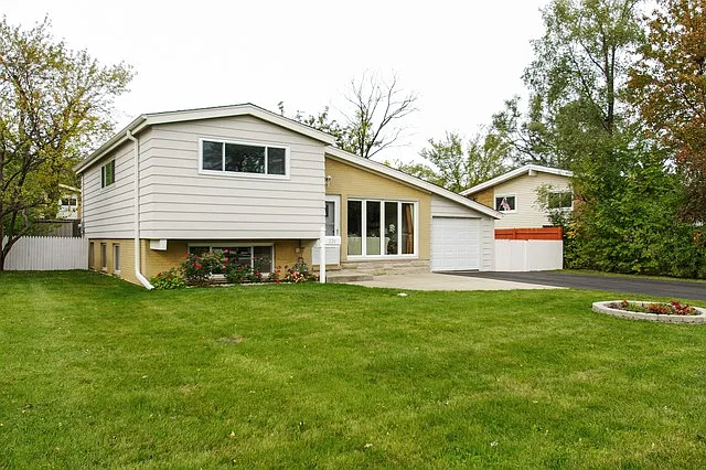 226 Valerie Ct photo 1