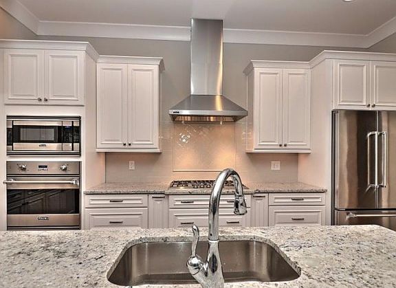 2nd image of 1900 Wellbourne Dr NE