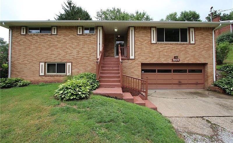 SPACIOUS Quality Built Brick Ranch on well Over 1/2 Acre in Jefferson HIlls