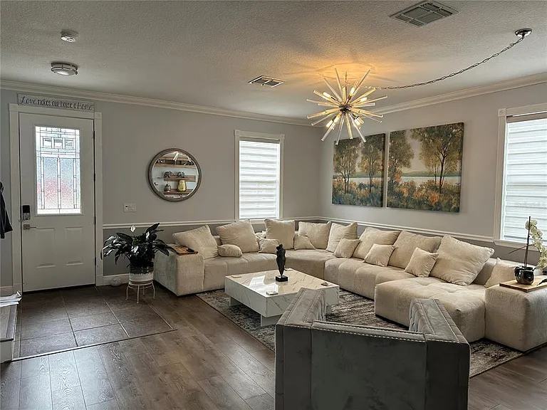 10018 Chorlton Cir — Photo 6