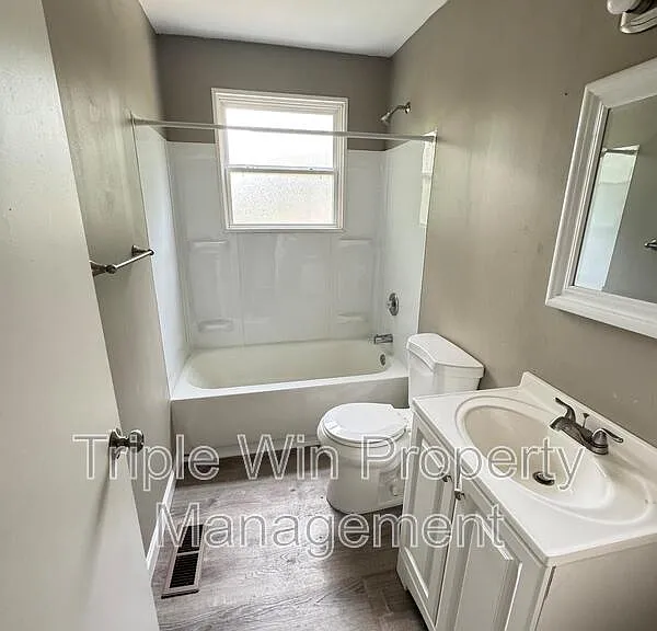1372 Farmview Ave — Photo 23