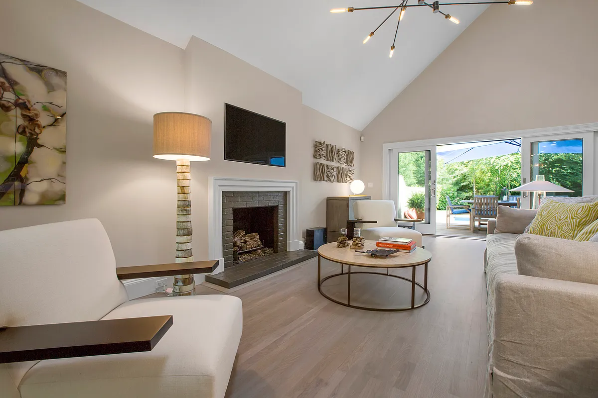 Building Photo - Cordwood Ln