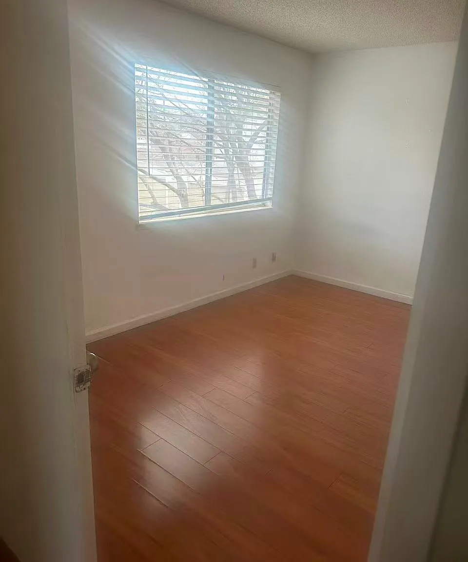 5 bed, 1564 sqft, $850 — Photo 2