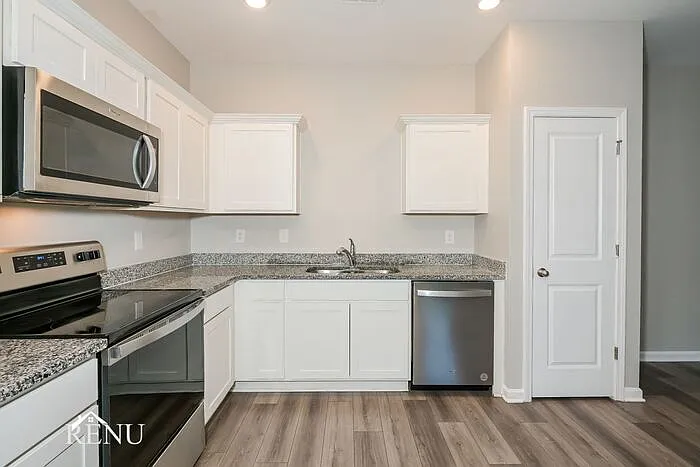3 bed, 2.5 bath, 1386 sqft, $1,945 — Photo 3