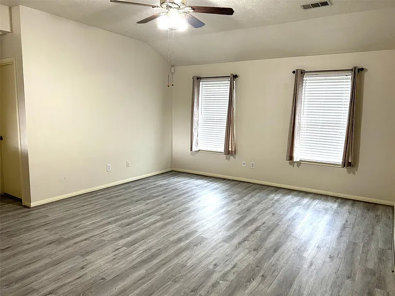6005 Chatham Woods Dr — Photo 11