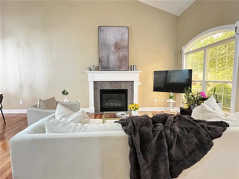 136 New Tudor Rd — Photo 7