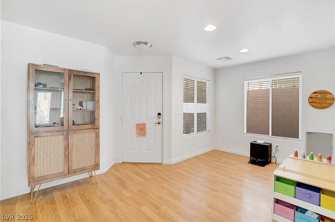 3 bed, 2.5 bath, 1544 sqft, $2,100 — Photo 2