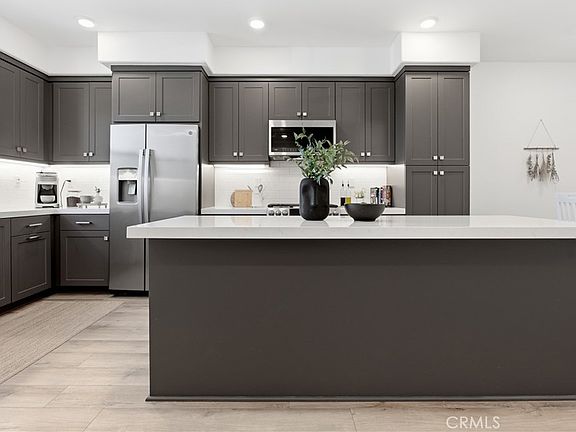 3rd image of 30 Wisteria St