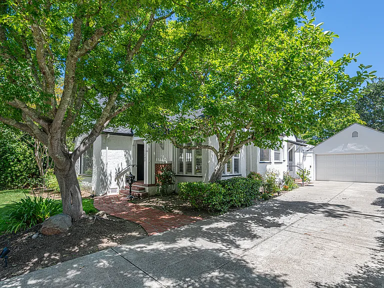 1208 McDonald Ave — Photo 2