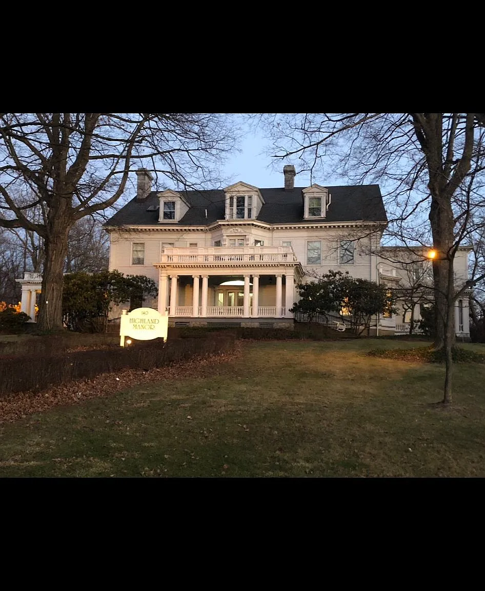 140 Highland Ave — Photo 1