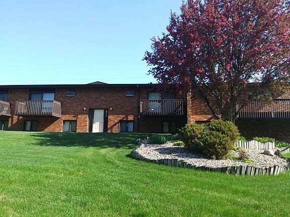 3rd image of 815 Golf View Ln APT 6