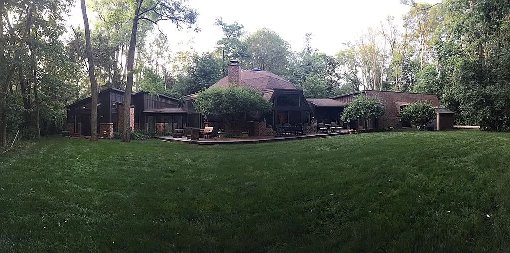 4405 W Maple Rd photo 1