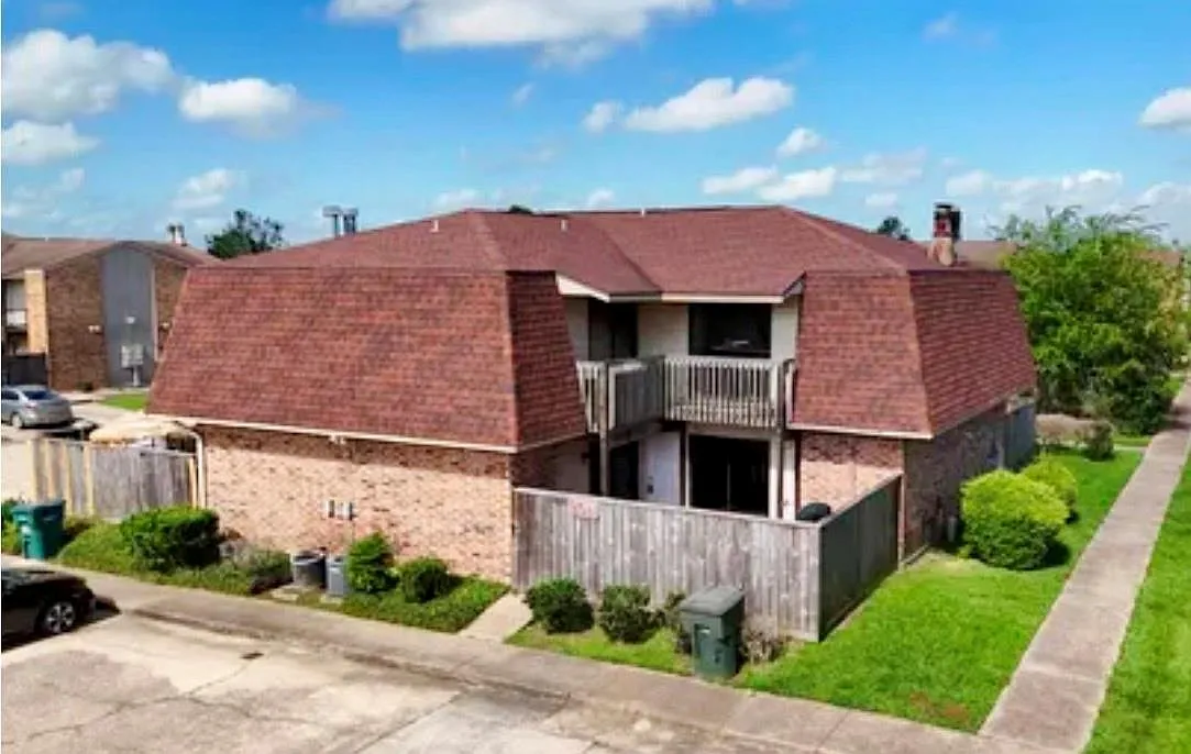 2 bed, 1.5 bath, 1290 sqft, $1,290 — Photo 2