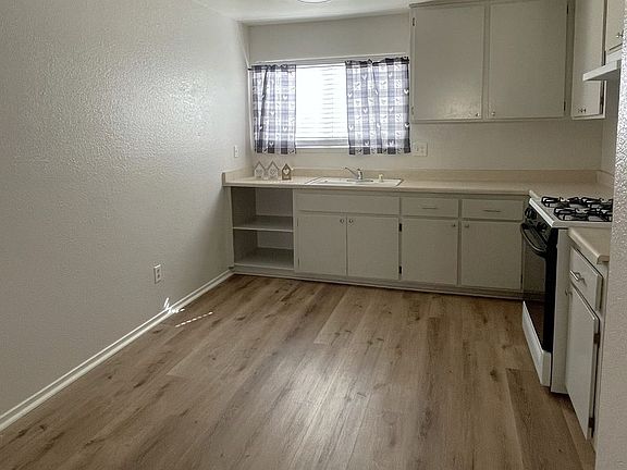 5th image of 8712 California City Blvd APT 4