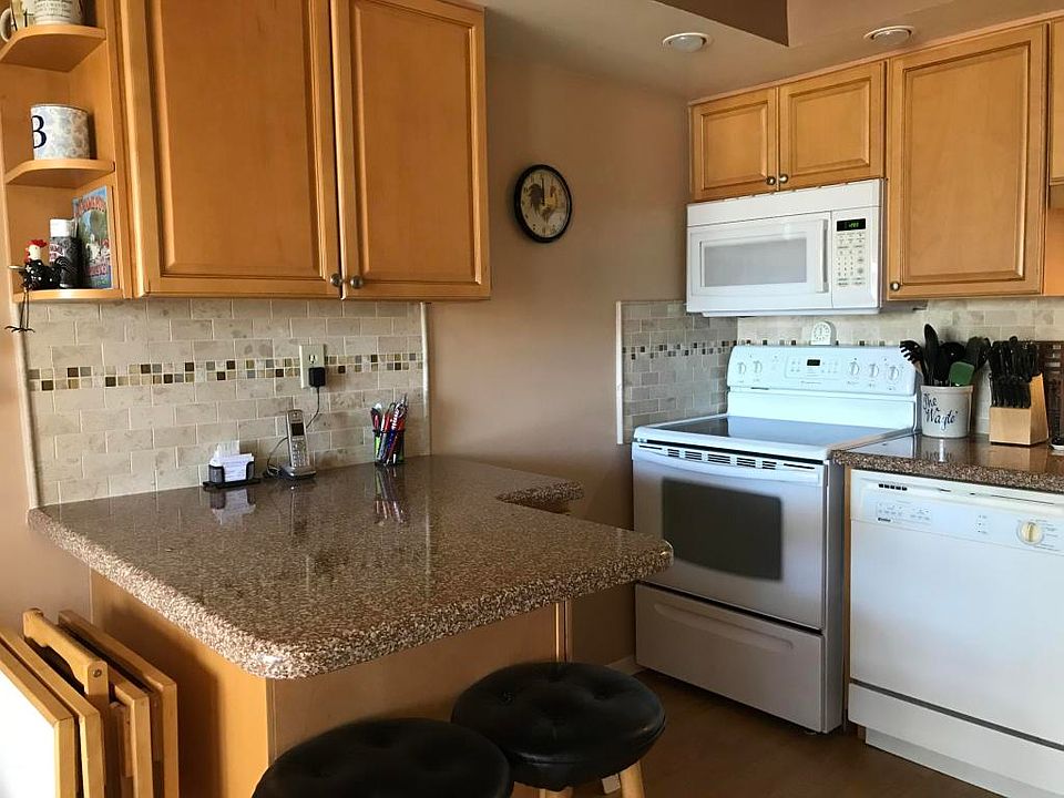 1st image of 206 Wellington E