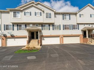 366 Evergreen Cir, Gilberts, IL 60136