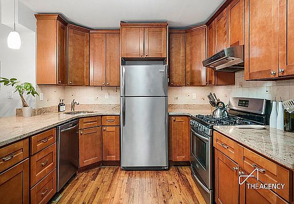 4th image of 35-52 33rd St #1