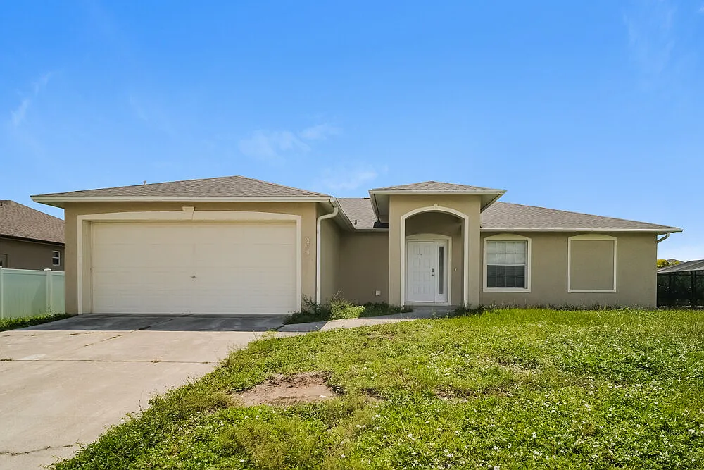 3 bed, 2.0 bath, 1415 sqft, $2,100 — Photo 1