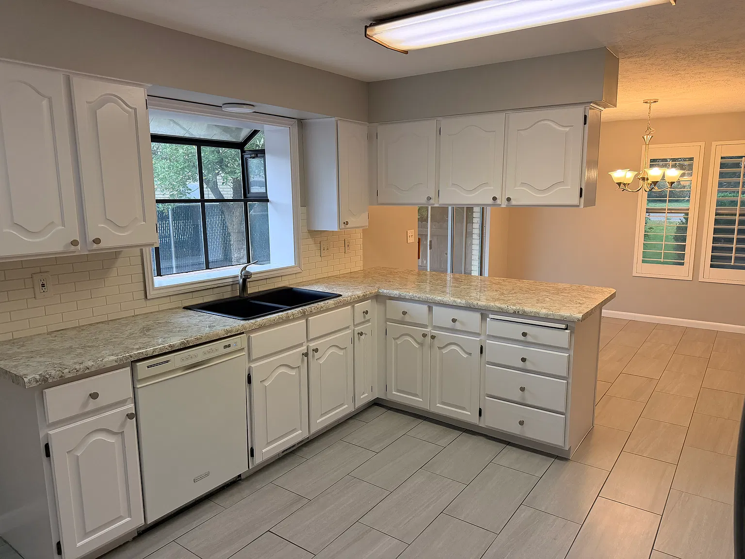 5 bed, 2.5 bath, 3198 sqft, $3,195 — Photo 2