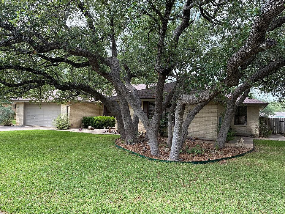 1st image of 203 Oakwood Dr