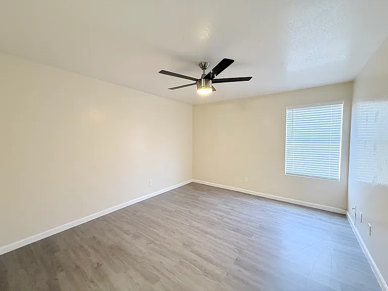 12815 N 113th Ave #2 — Photo 13