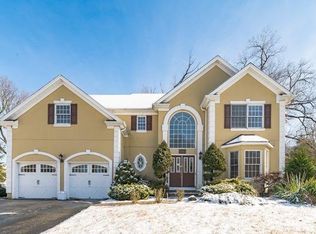 37 Bethany Cir, Closter, NJ 07624